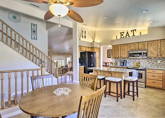 Boat Dock, Game Room! Lakefront Glendale Getaway