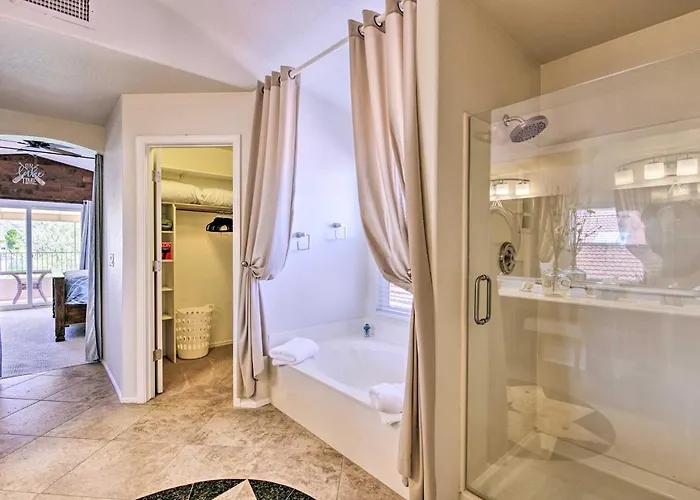 Boat Dock, Game Room! Lakefront Glendale Getaway * Peoria