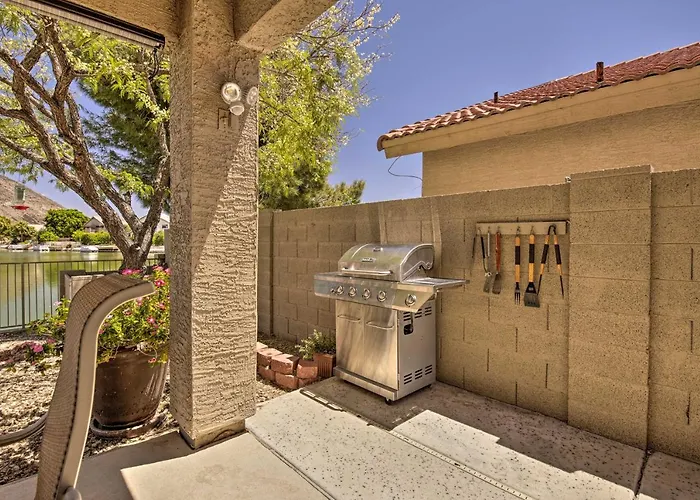 Boat Dock, Game Room! Lakefront Glendale Getaway Holiday home