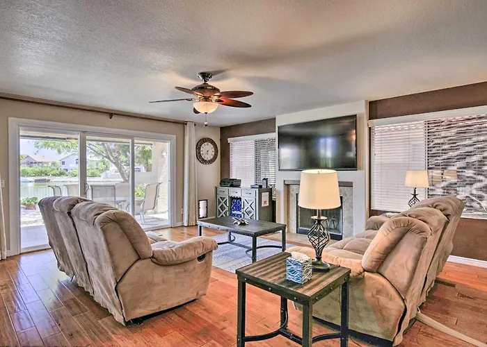 Holiday home Boat Dock, Game Room! Lakefront Glendale Getaway Peoria