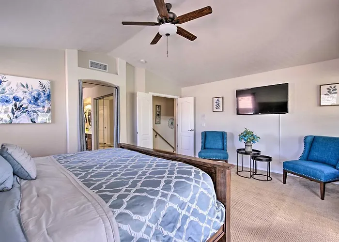 Boat Dock, Game Room! Lakefront Glendale Getaway Holiday home
