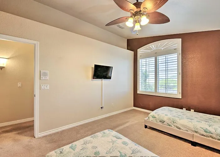 Holiday home Boat Dock, Game Room! Lakefront Glendale Getaway Peoria