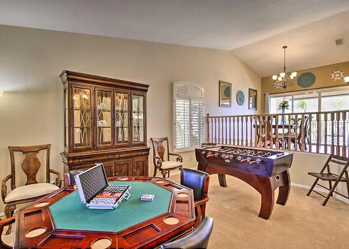 Boat Dock, Game Room! Lakefront Glendale Getaway Holiday home *