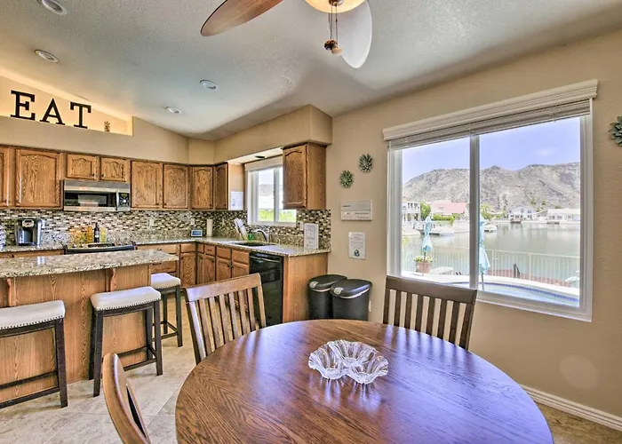 Holiday home Boat Dock, Game Room! Lakefront Glendale Getaway Peoria