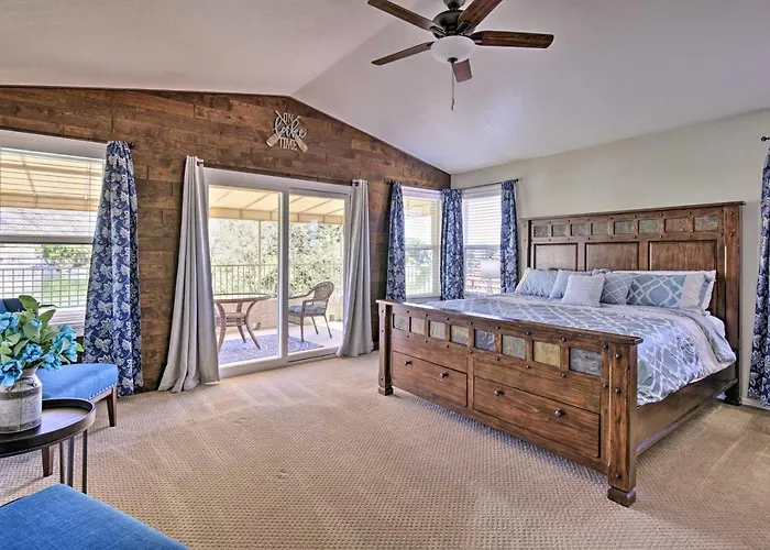 Holiday home Boat Dock, Game Room! Lakefront Glendale Getaway