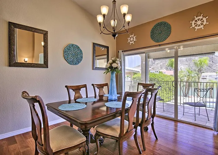 Boat Dock, Game Room! Lakefront Glendale Getaway Holiday home Peoria