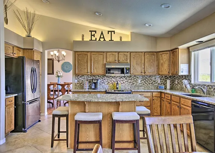 Boat Dock, Game Room! Lakefront Glendale Getaway